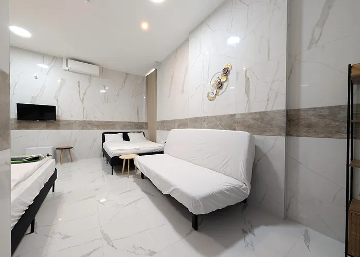 Elegant In Prime Location Steps From Danube & Prater Yb4 *