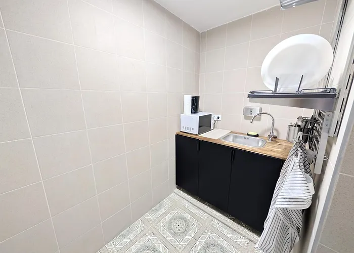 Elegant In Prime Location Steps From Danube & Prater Yb4